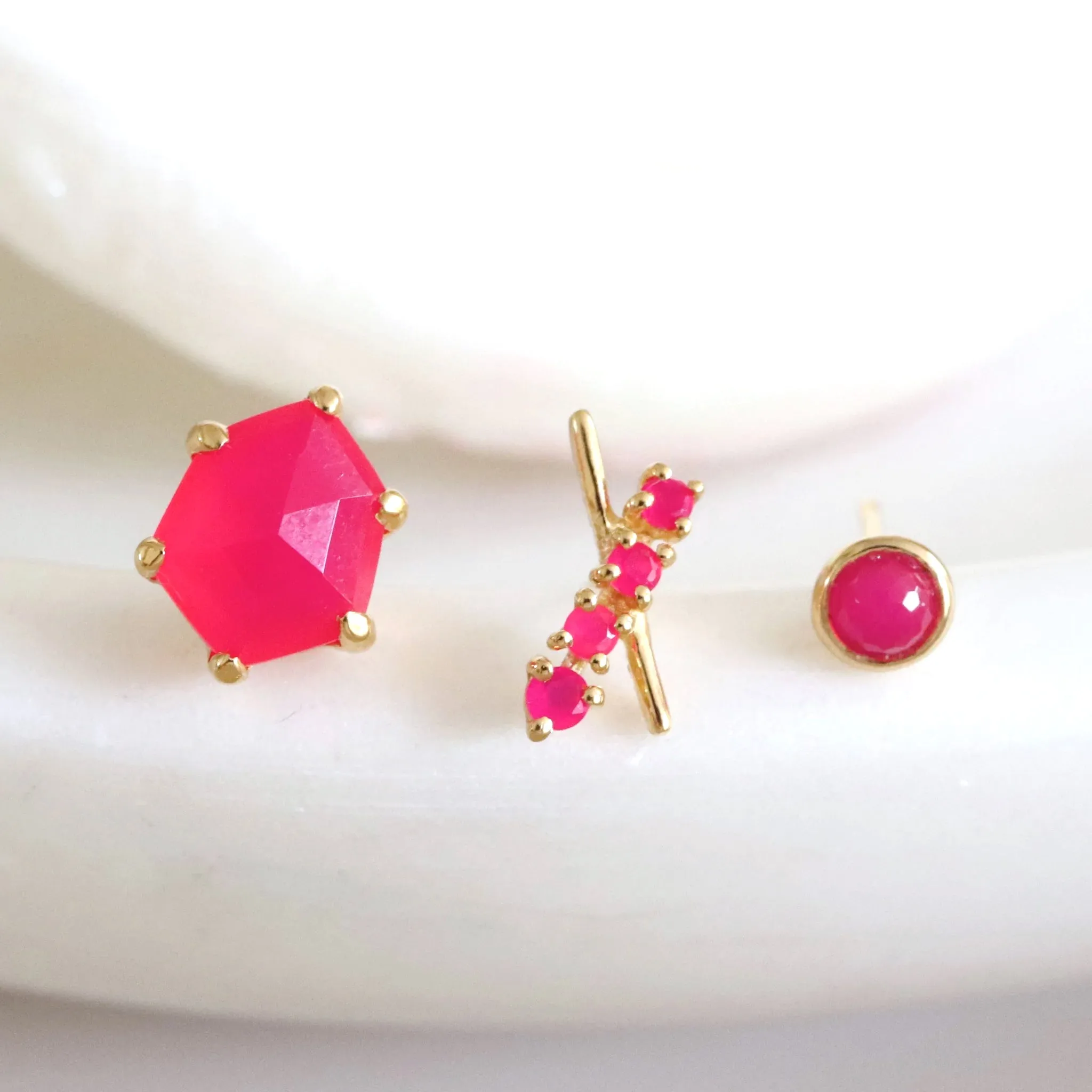 TINY PROTECT STUD EARRINGS - HOT PINK CHALCEDONY